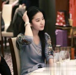 娱乐圈吃瓜博主女孩是谁,她是如何成为热门话题的？