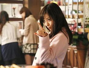 娱乐吃瓜女配角色,从娱乐吃瓜女配到闪耀明星的华丽蜕变